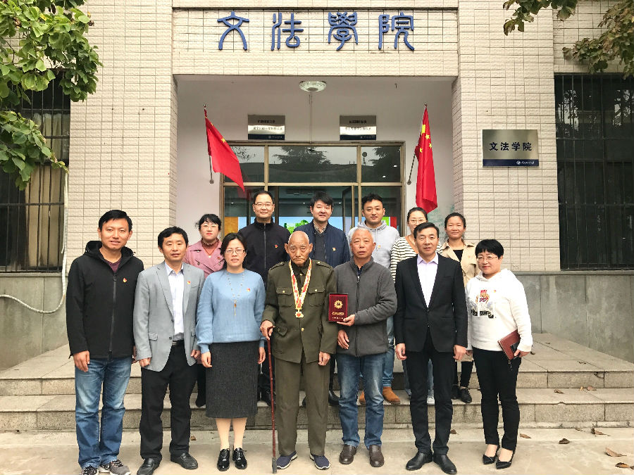 张宏连讲故事.jpg
