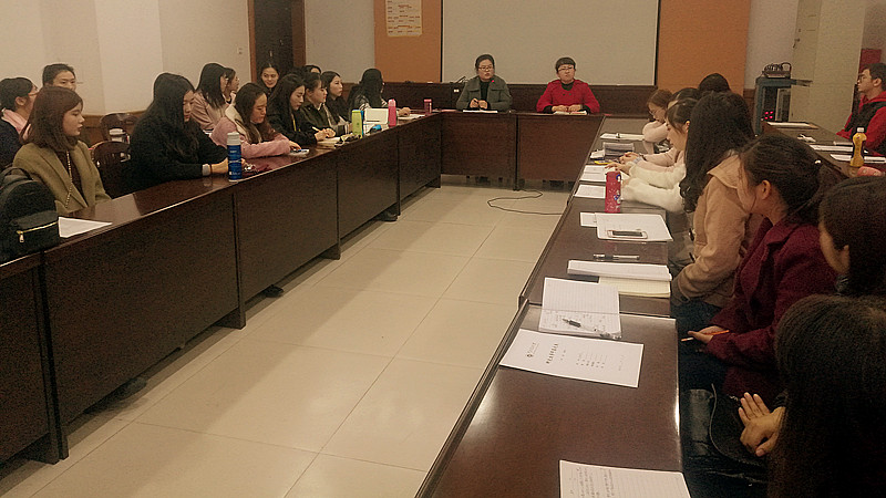 1541983444549012406.jpg 期中教学检查座谈会1_副本.jpg